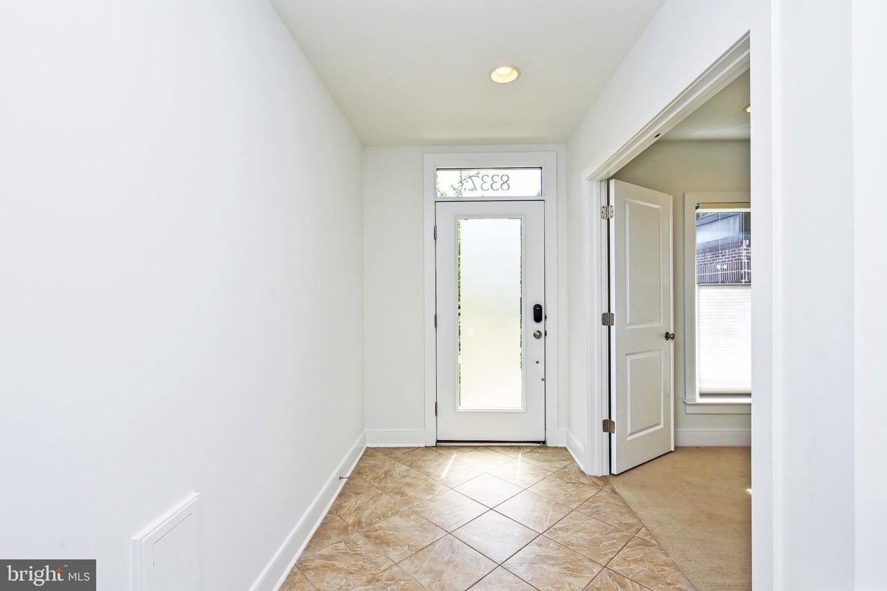 8337 Looking Glass Way - Photo 7 of 50