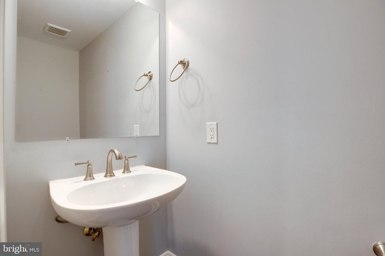 2914 Oakton Crest Pl - Photo 7 of 50