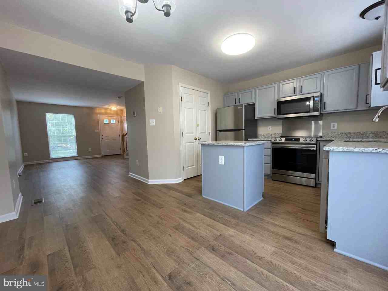 6368 Michael Robert Dr - Photo 3 of 21
