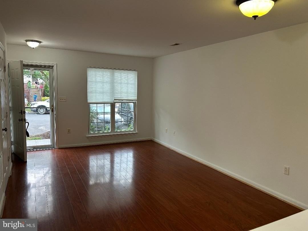 42994 Beachall St - Photo 5 of 22