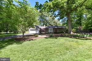 featured image of 14 Oak Ln