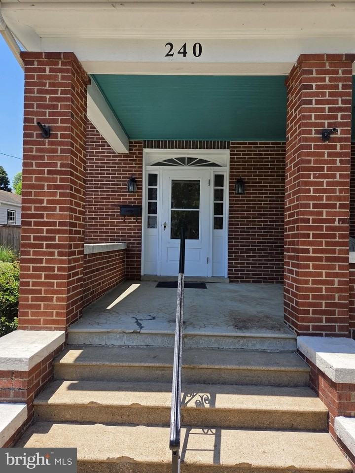 240 S Holliday St - Photo 5 of 19