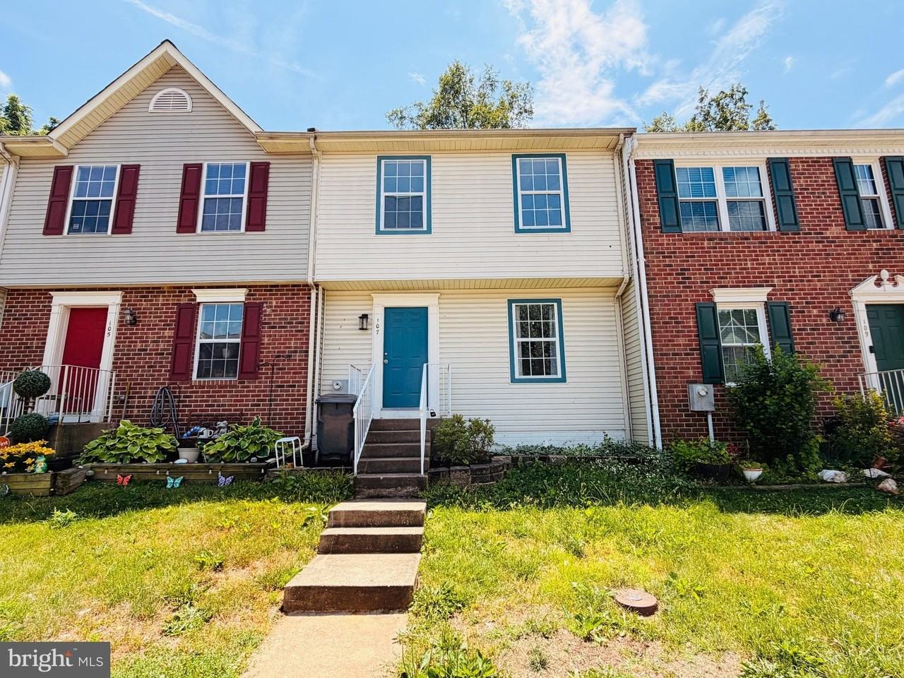107 Stafford Mews Ln - Photo 2 of 40
