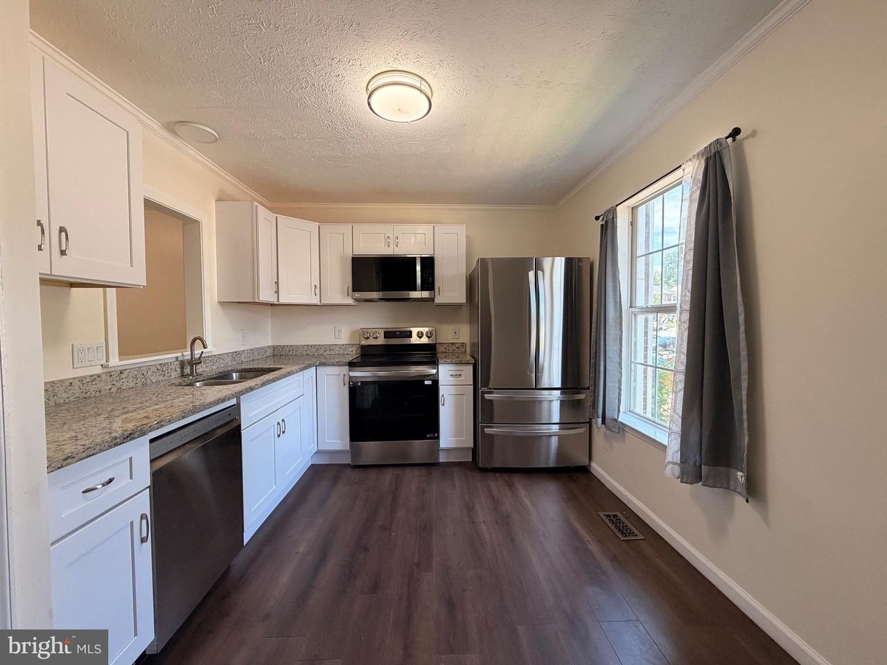 107 Stafford Mews Ln - Photo 3 of 40