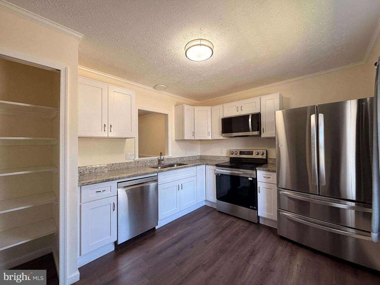 107 Stafford Mews Ln - Photo 4 of 40