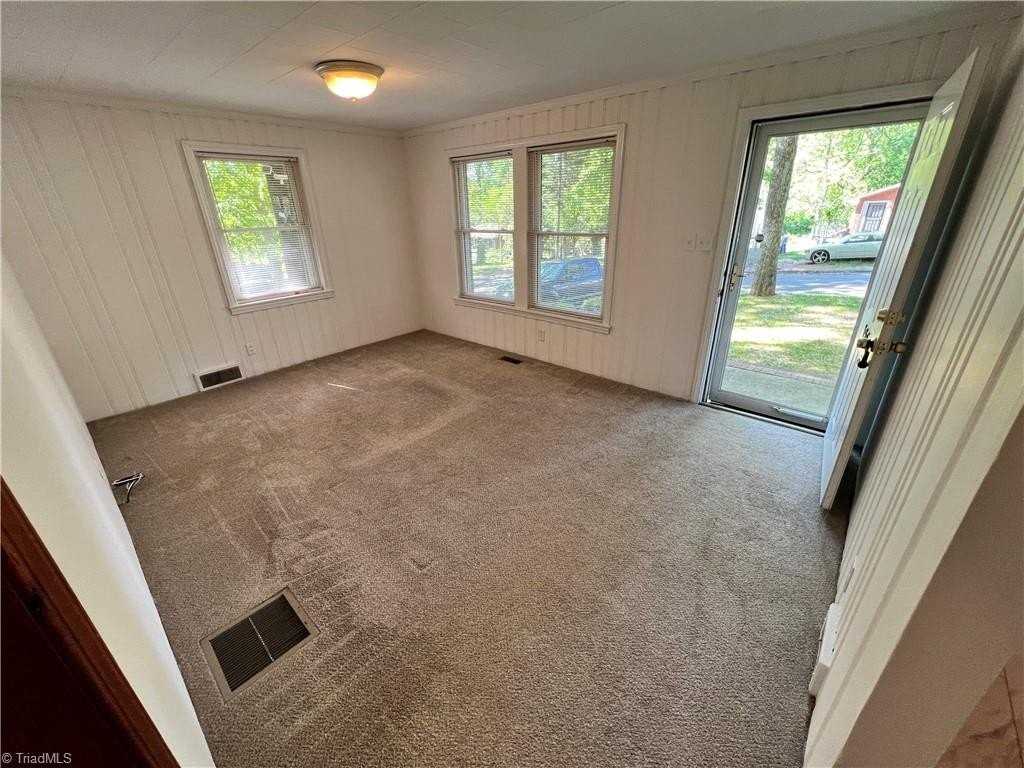 185 Euclid St - Photo 5 of 13