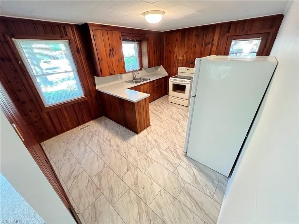 185 Euclid St - Photo 6 of 13