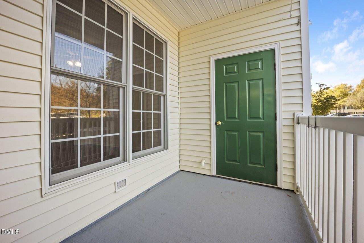 1511 Kudrow Ln - Photo 6 of 35