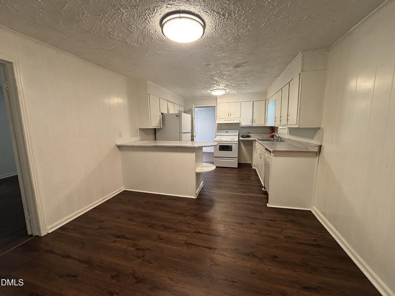 87 Robert Thompson Rd - Photo 4 of 50