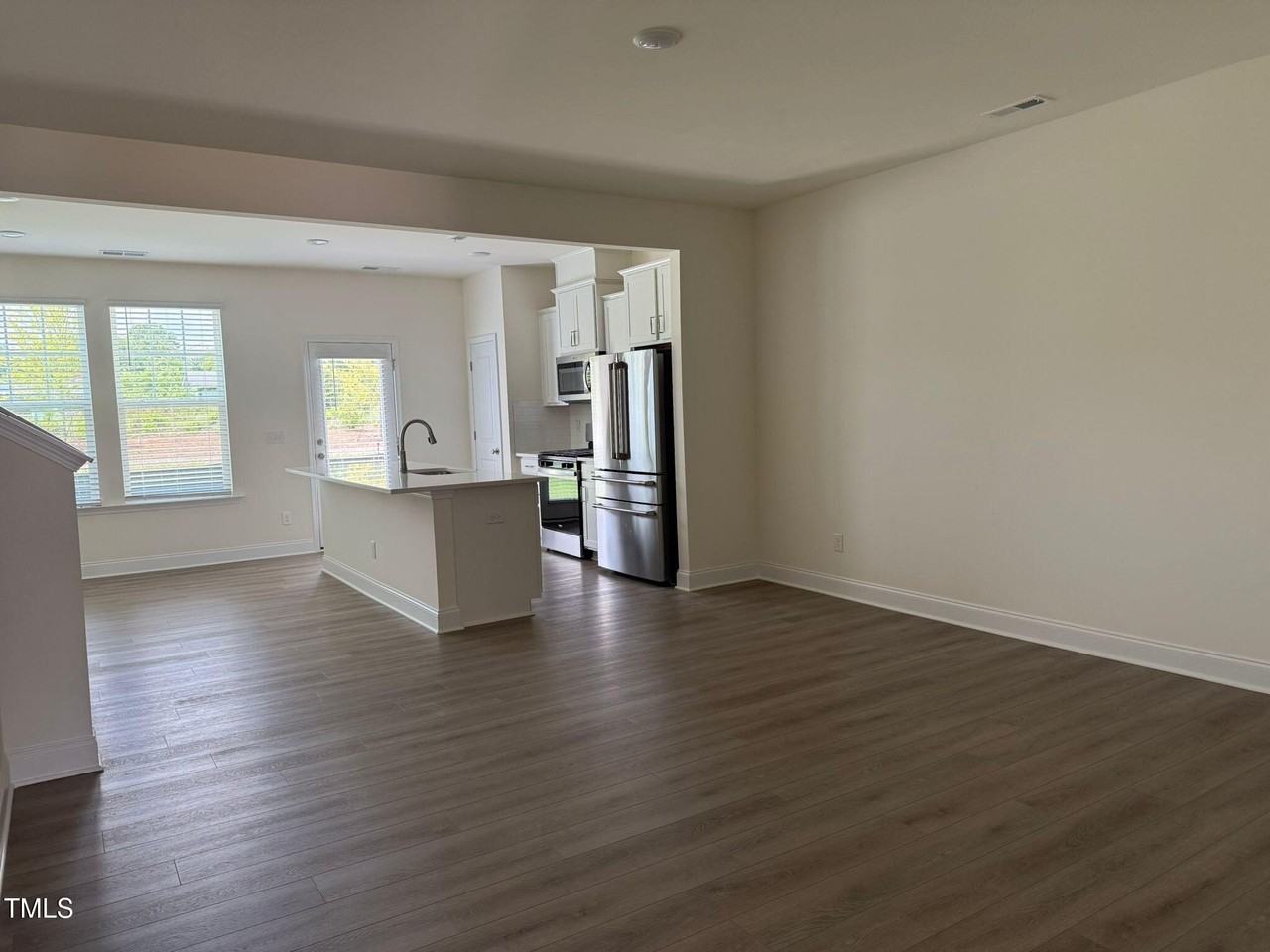 48 Hyacinth Ln - Photo 3 of 17