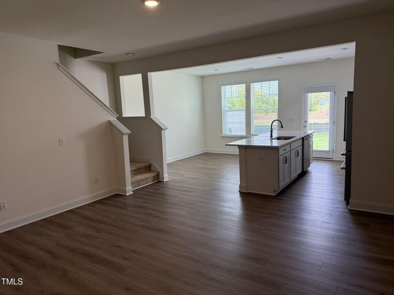 48 Hyacinth Ln - Photo 4 of 17