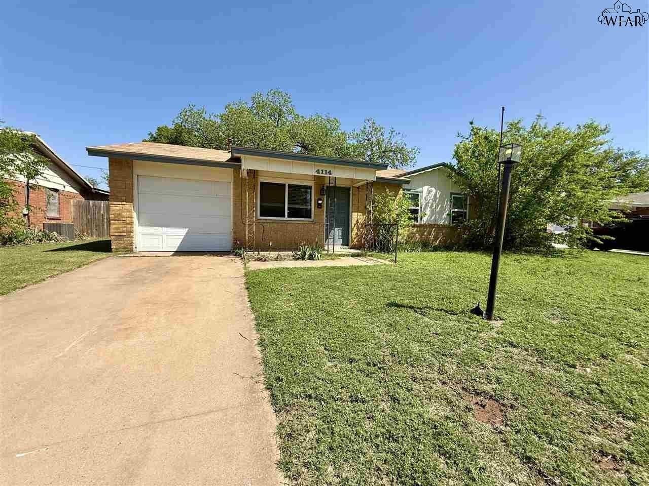 4114 Mustang St - Photo 2 of 18