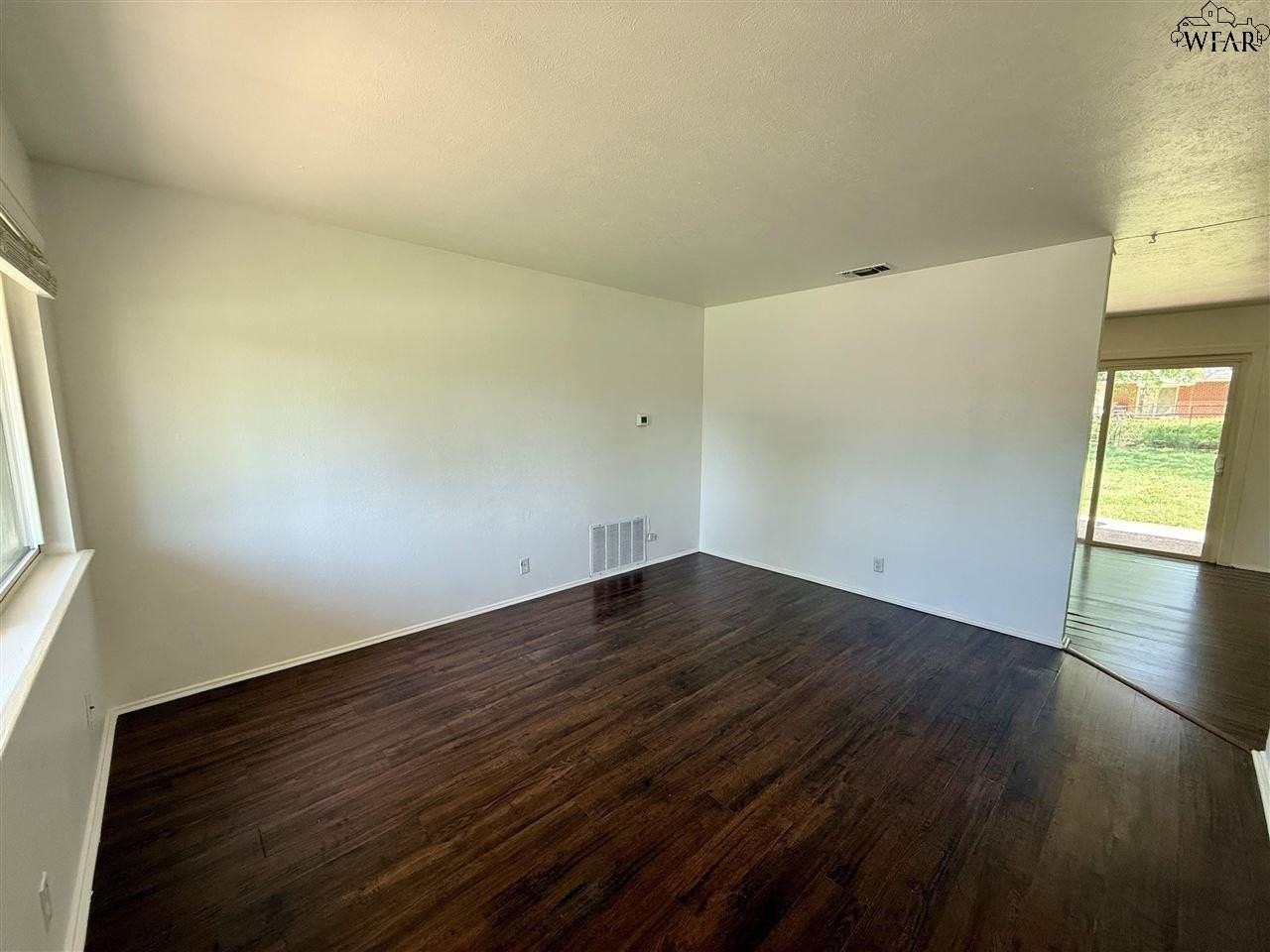 4114 Mustang St - Photo 4 of 18
