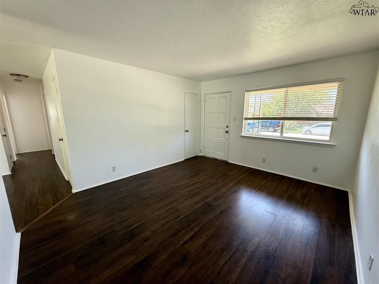 4114 Mustang St - Photo 5 of 18