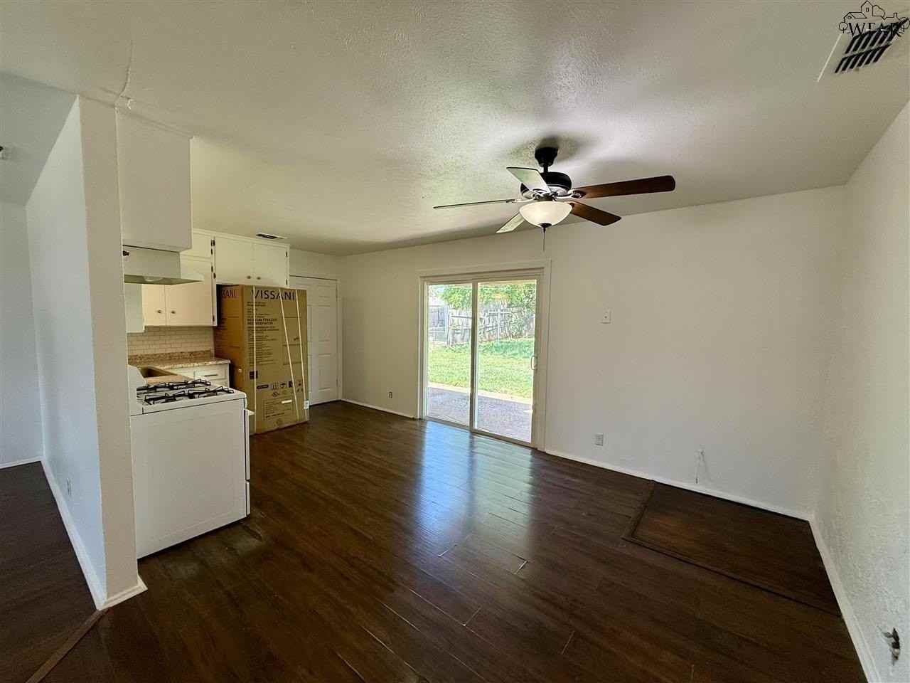 4114 Mustang St - Photo 6 of 18