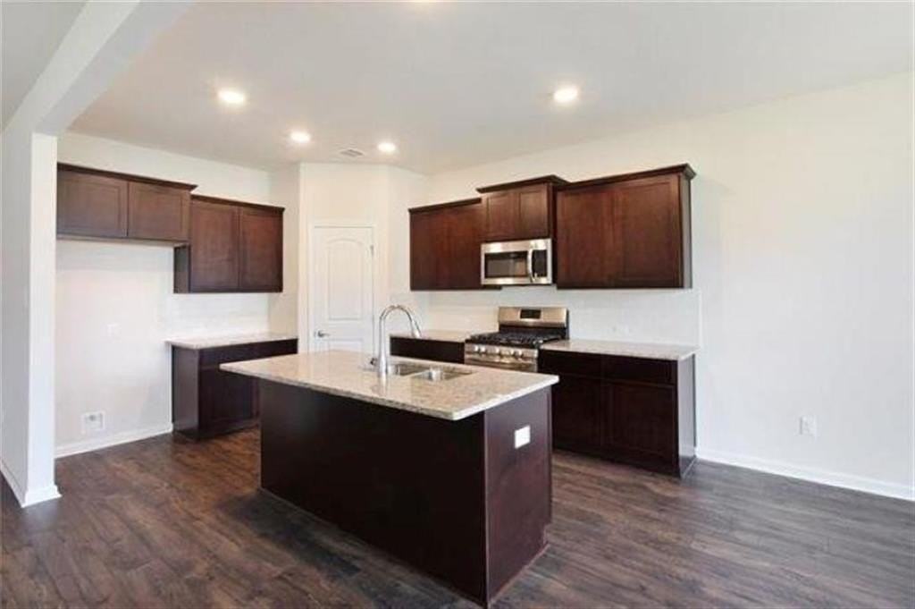 3136 Crest Ln - Photo 3 of 6