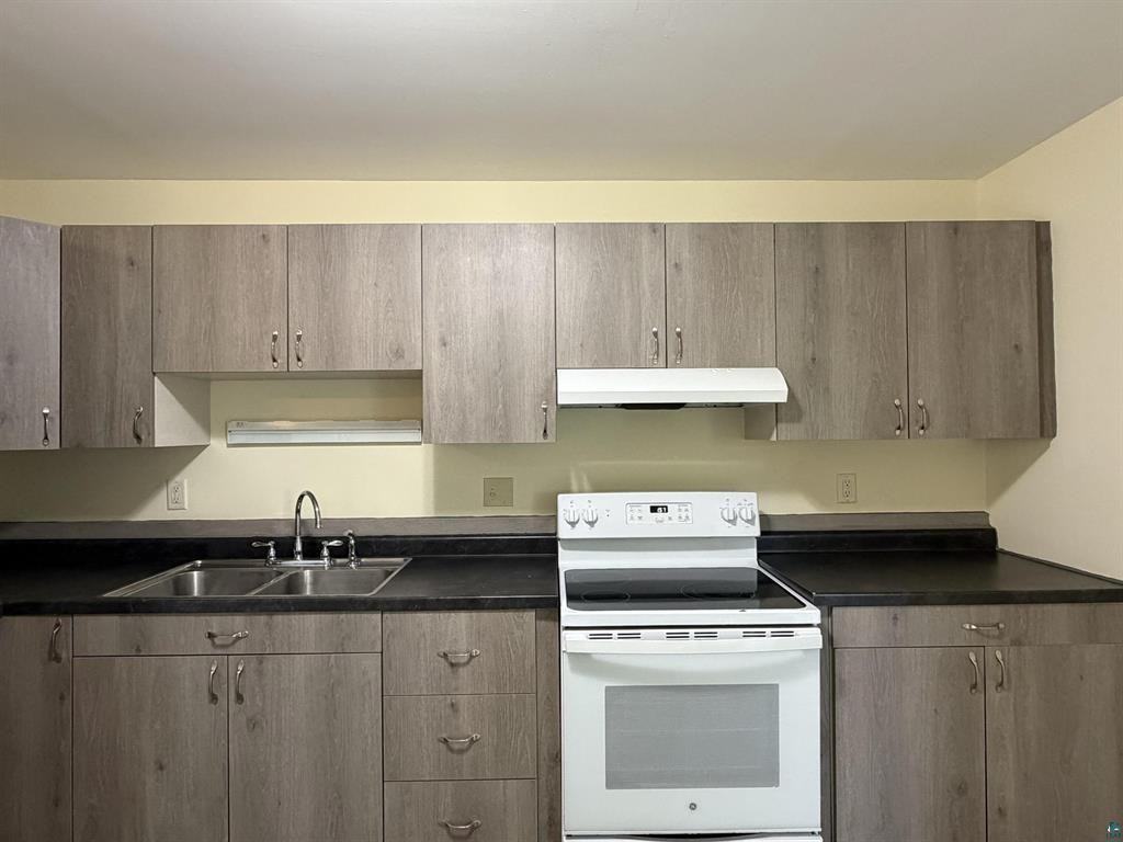 609 10th Ave W #2 - Photo 3 of 25