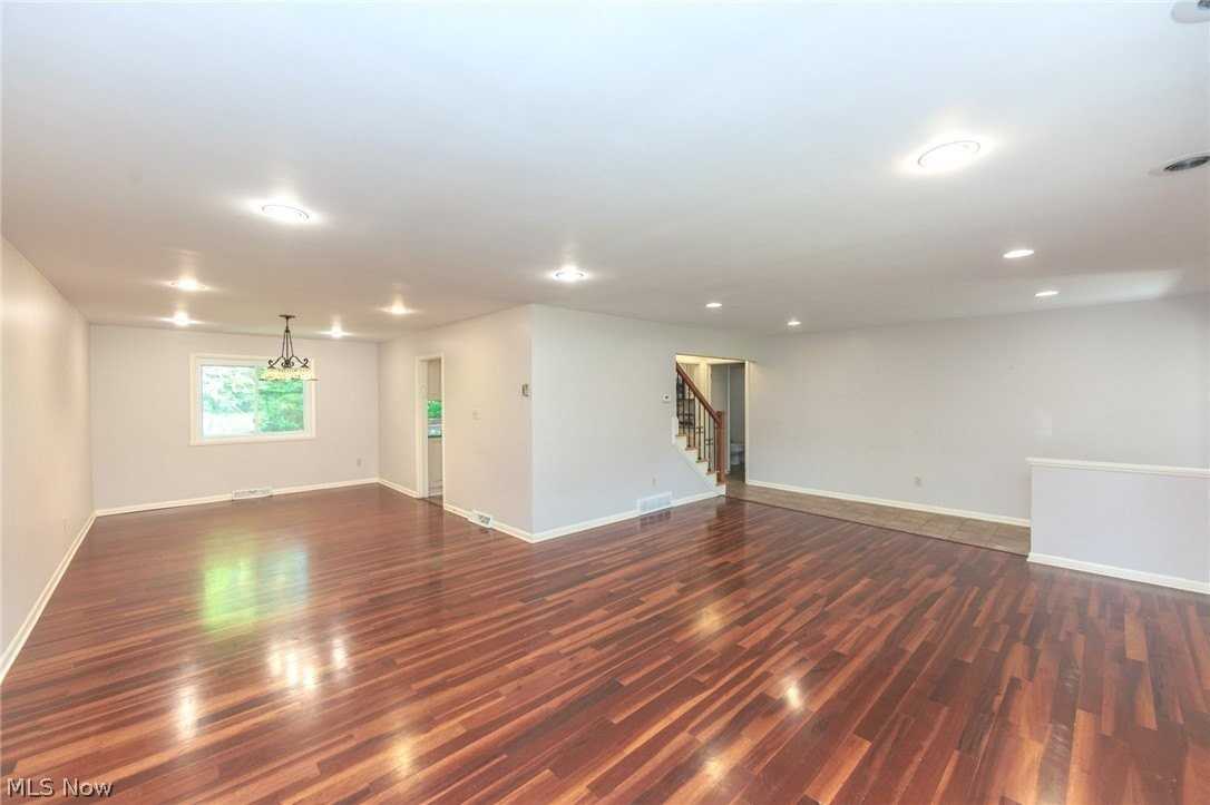 23721 Greenlawn Ave - Photo 3 of 41