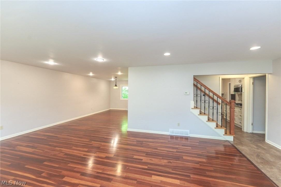 23721 Greenlawn Ave - Photo 4 of 41