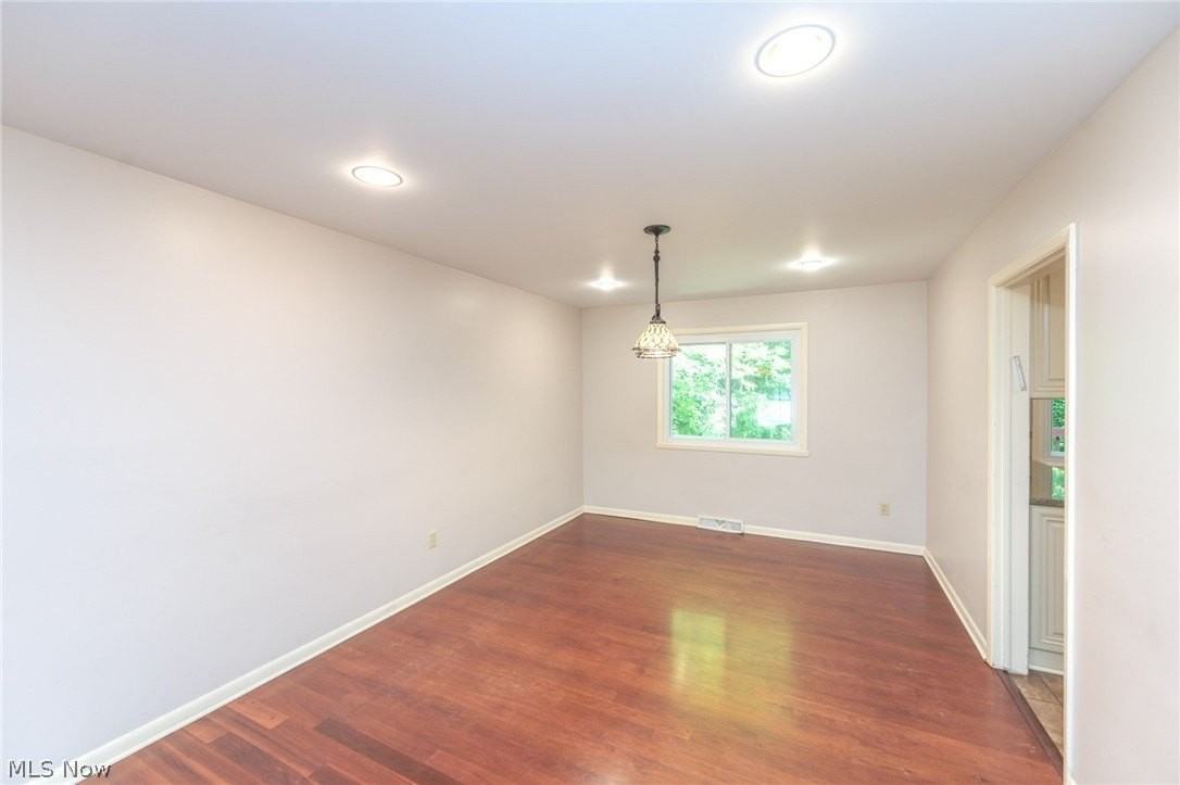 23721 Greenlawn Ave - Photo 5 of 41