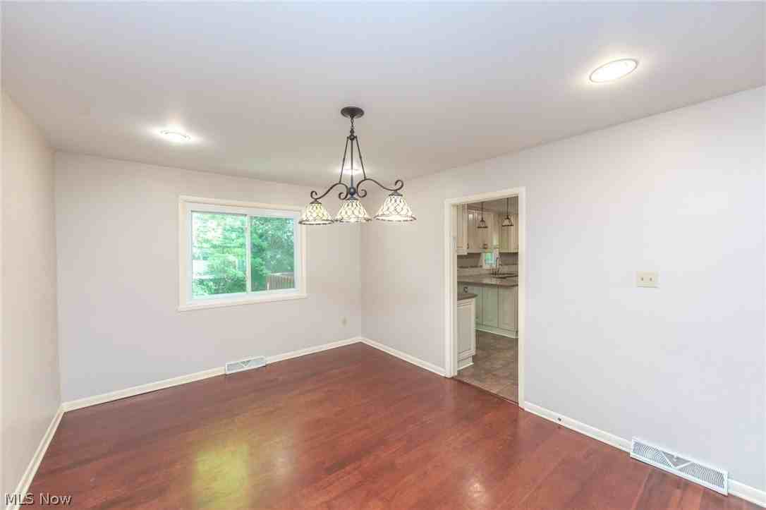 23721 Greenlawn Ave - Photo 6 of 41