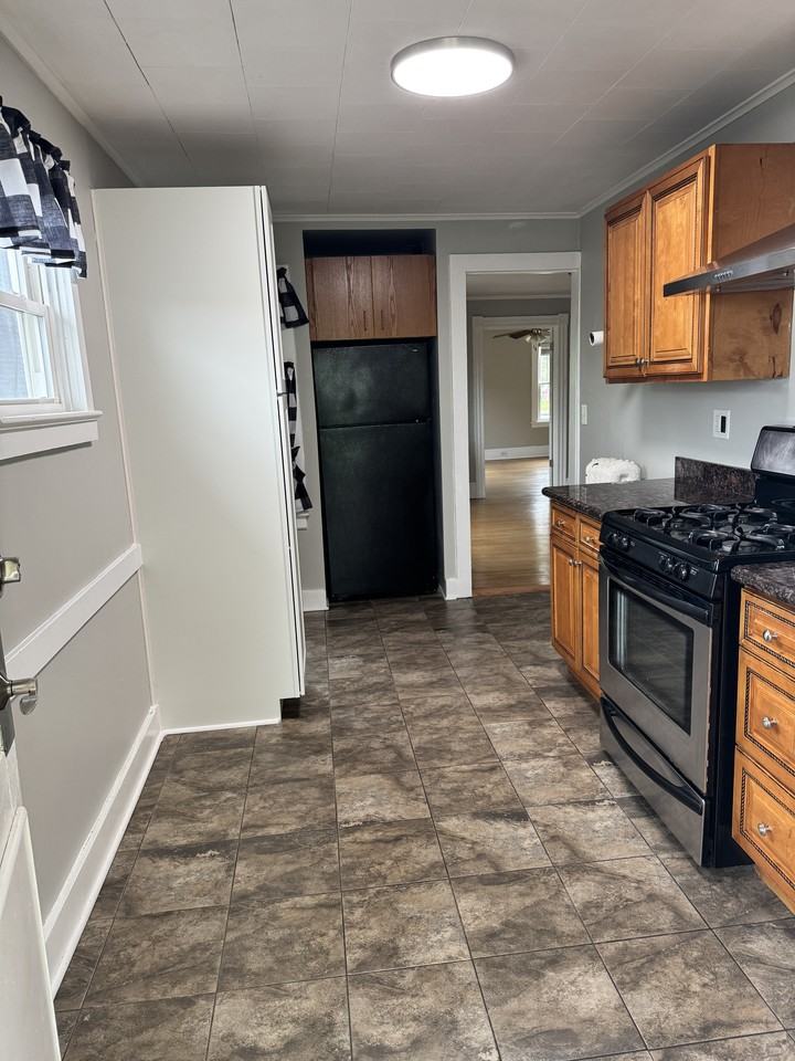 133 N Main St #2 - Photo 5 of 11