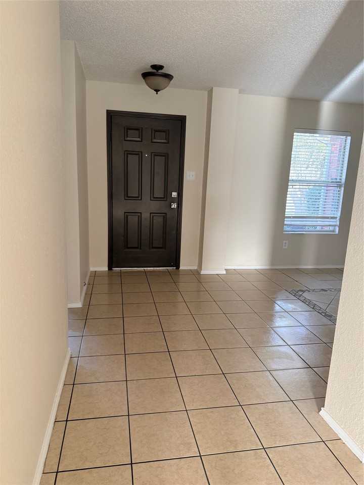 2531 Barksdale Dr - Photo 2 of 17