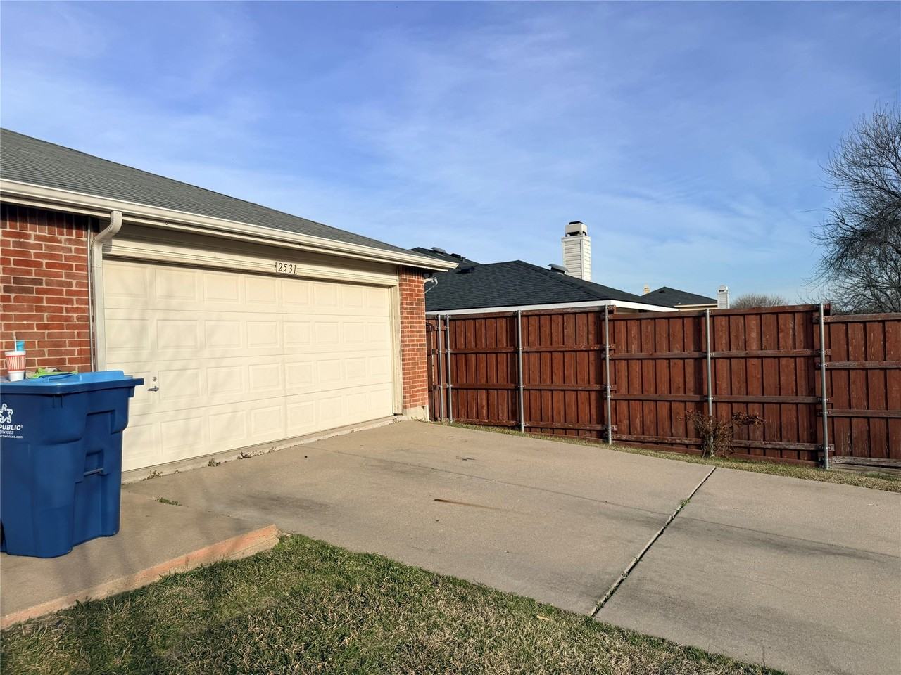 2531 Barksdale Dr - Photo 3 of 17