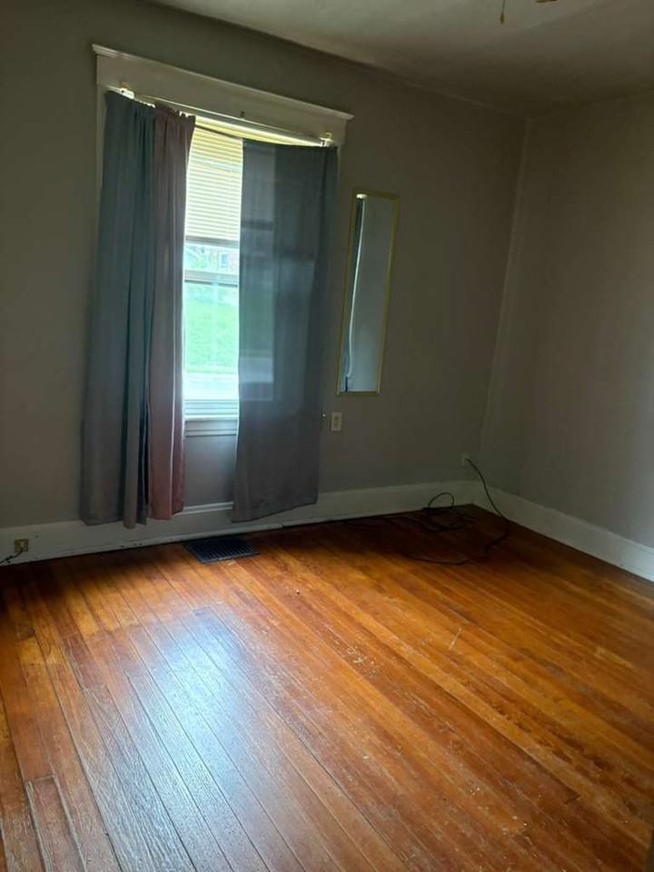 1559 Ambrose Ave #1 - Photo 2 of 7