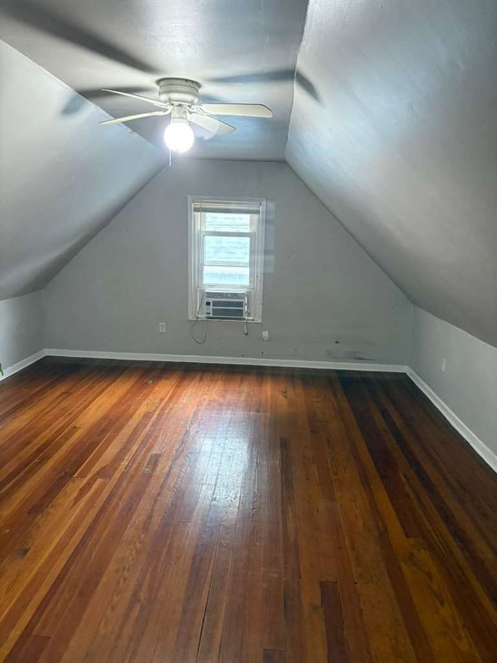 1559 Ambrose Ave #1 - Photo 3 of 7