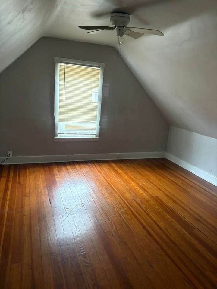 1559 Ambrose Ave #1 - Photo 4 of 7