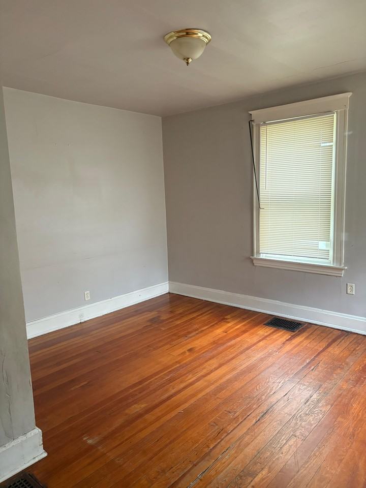 1559 Ambrose Ave #1 - Photo 7 of 7