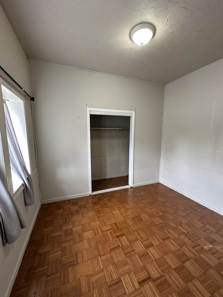 810 E 8th St #D - Photo 2 of 17