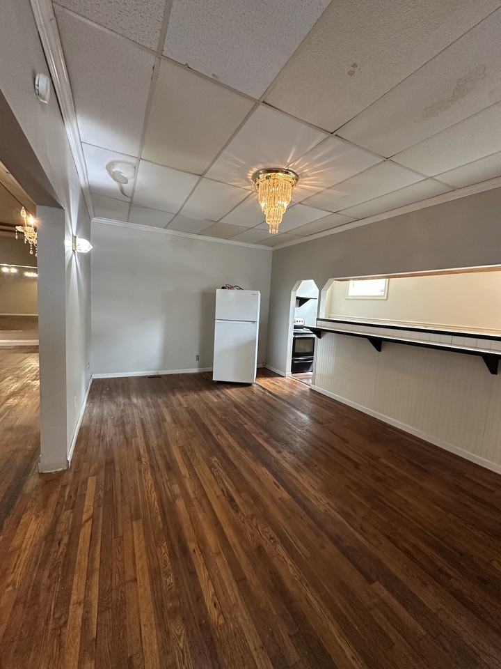 810 E 8th St #D - Photo 6 of 17
