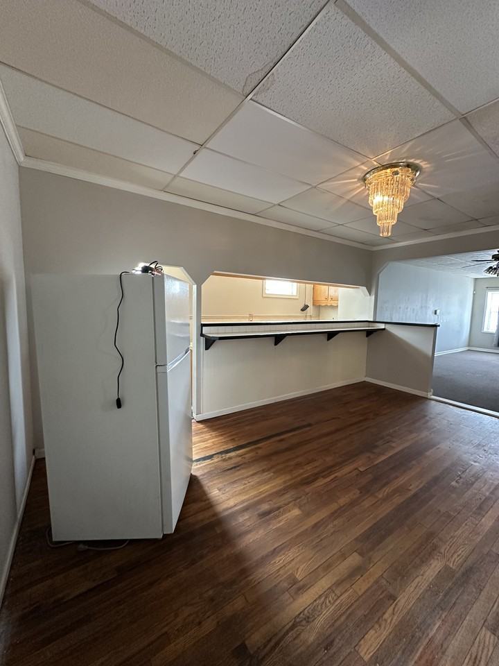 810 E 8th St #D - Photo 7 of 17