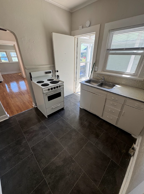 1233 E 29th St #1235 - Photo 5 of 7