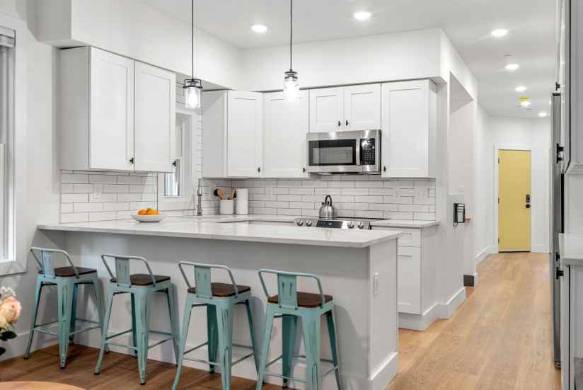 1 Bed / 1 Bath Apartment in South Boston - Photo 2 of 17