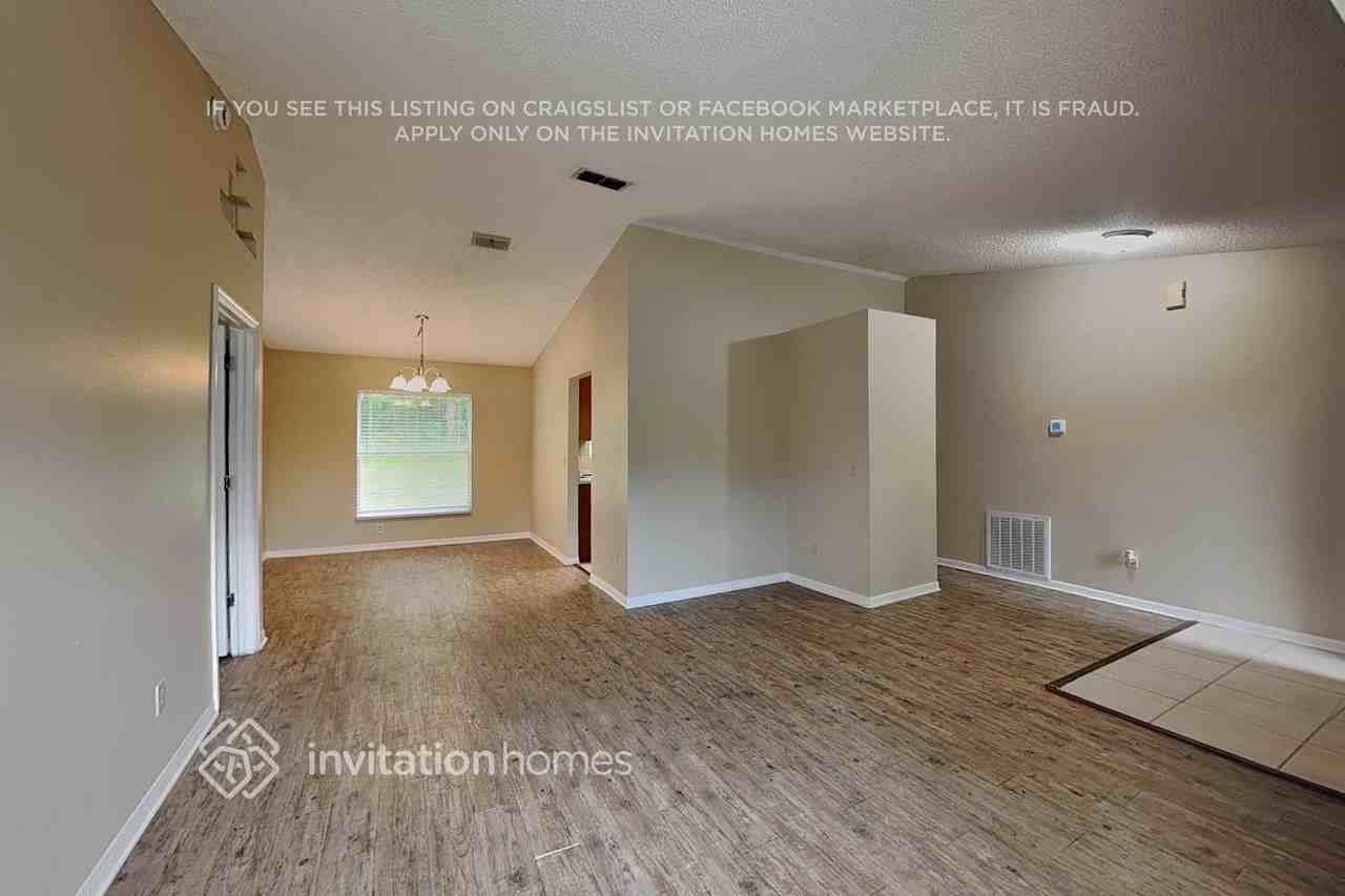 2624 Lake Jackson Cir - Photo 4 of 19
