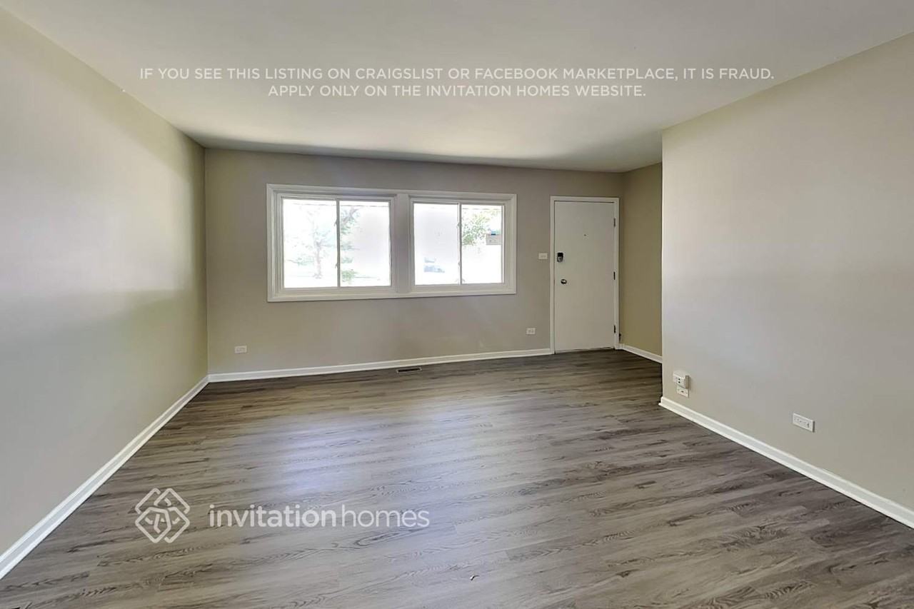 1875 N Newport Rd - Photo 4 of 19