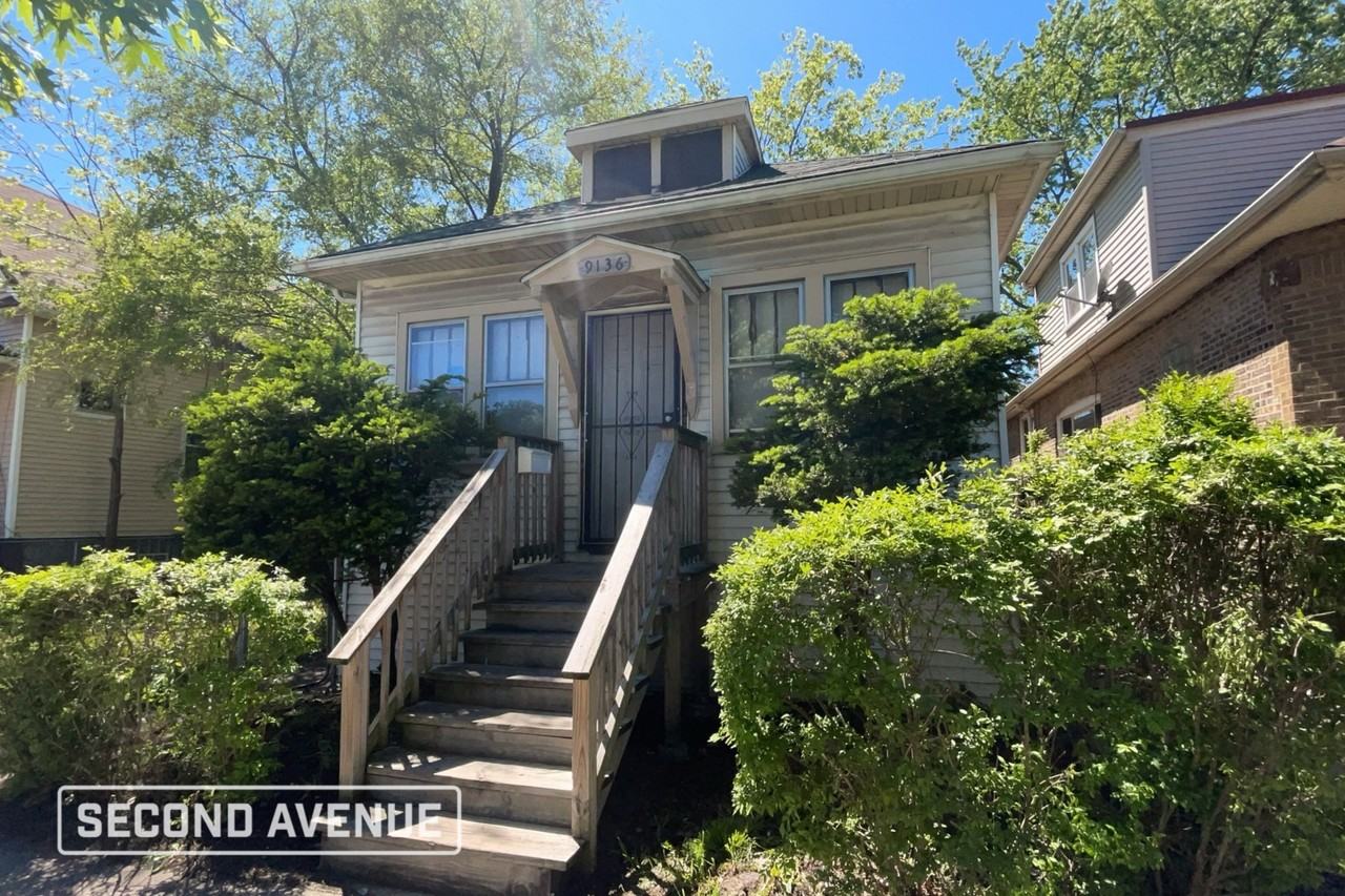 9136 S Blackstone Ave - Photo 2 of 14