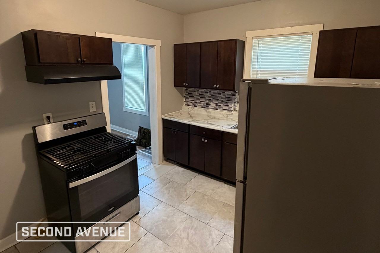 9136 S Blackstone Ave - Photo 4 of 14