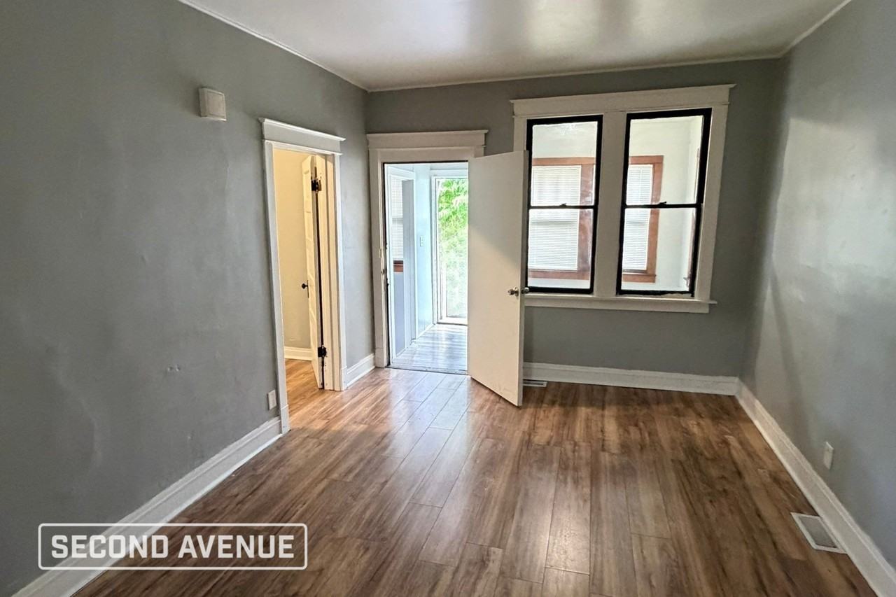 9136 S Blackstone Ave - Photo 5 of 14