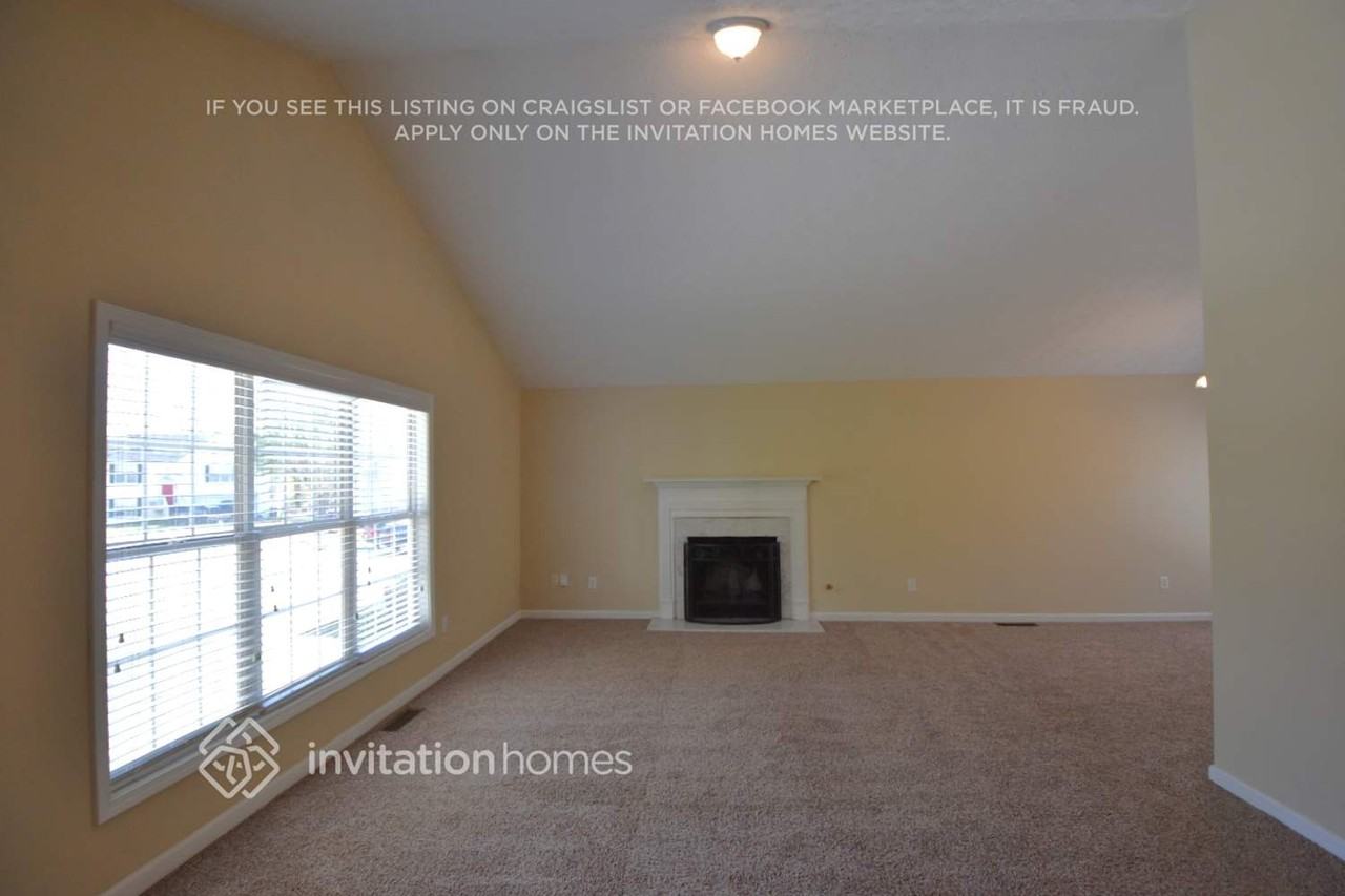 1071 Fishback Way - Photo 2 of 10