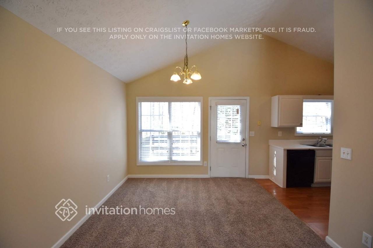 1071 Fishback Way - Photo 3 of 10