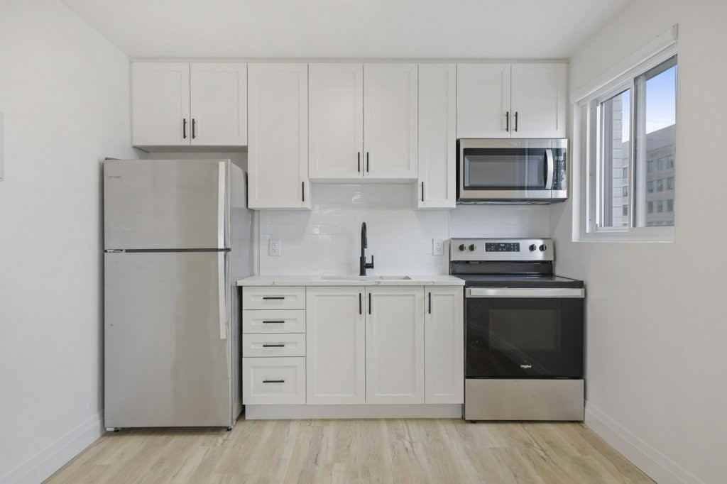 1 Hamilton Avenue North #506 - Photo 2 of 12