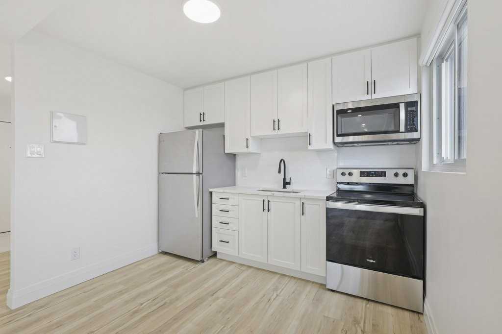 1 Hamilton Avenue North #506 - Photo 3 of 12