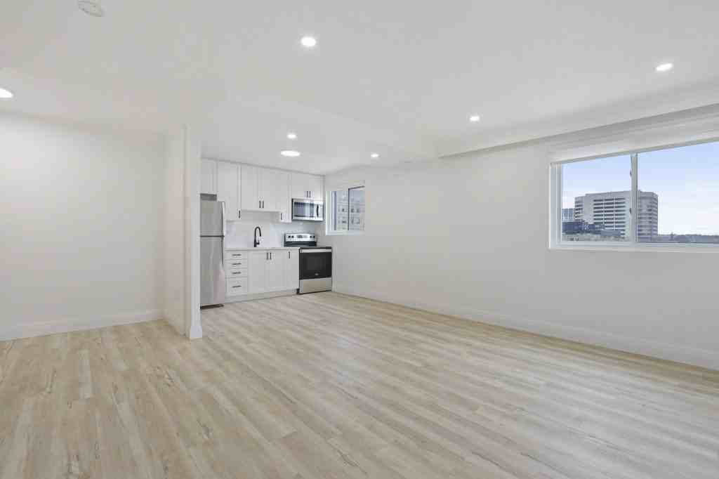 1 Hamilton Avenue North #506 - Photo 4 of 12
