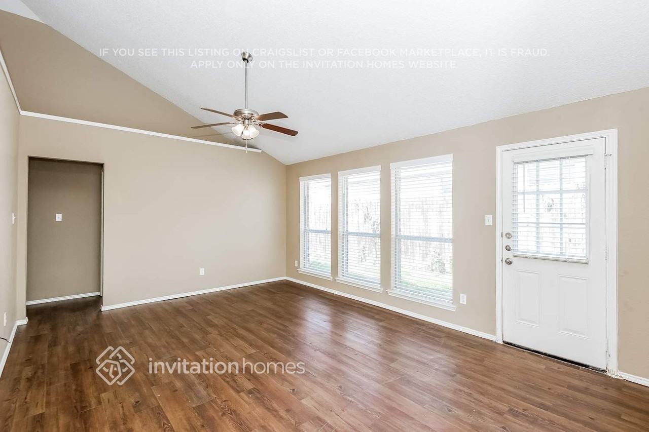 10321 Pleasant Mound Dr - Photo 5 of 22