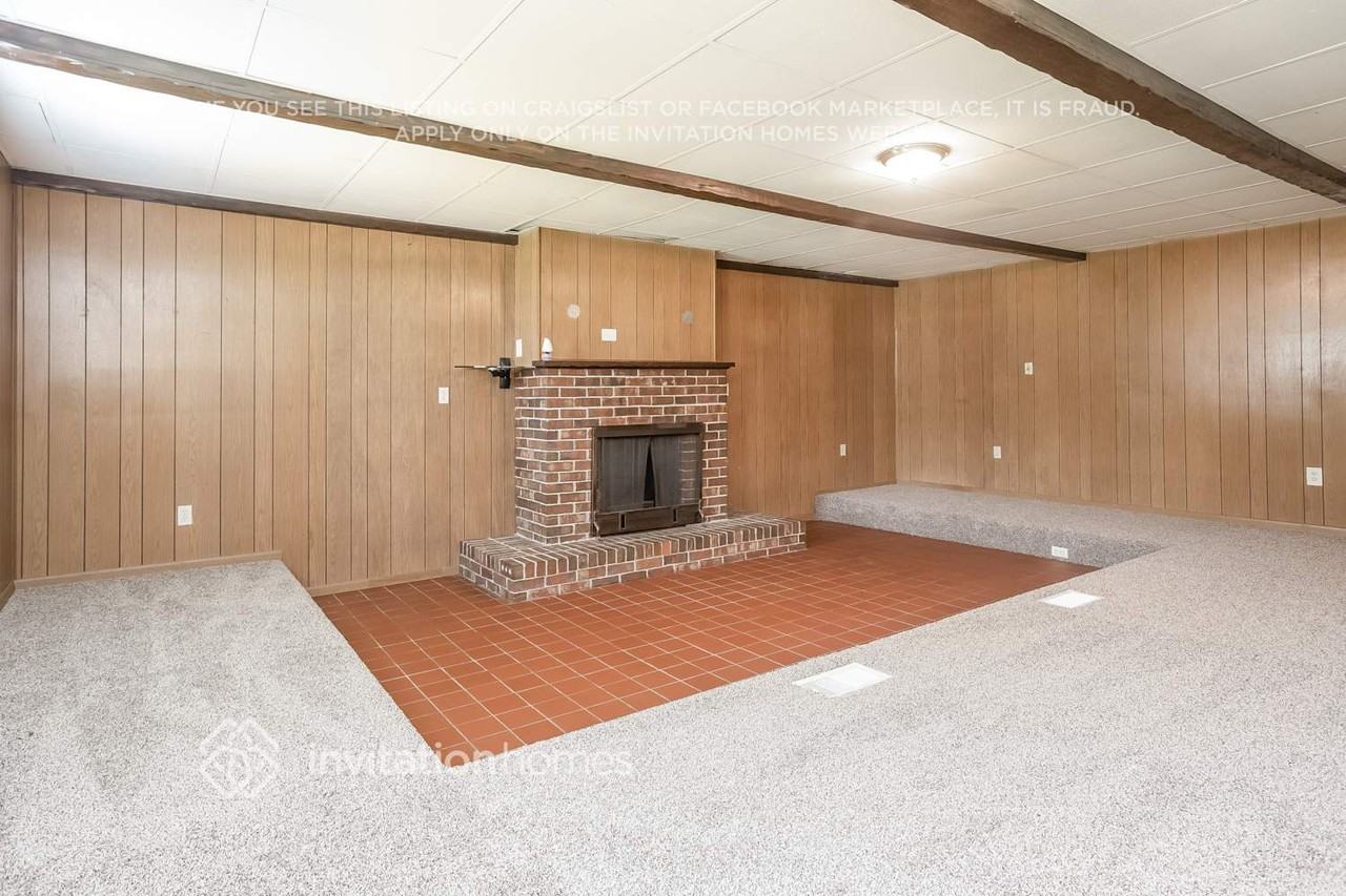 1321 Laura Ln - Photo 2 of 18