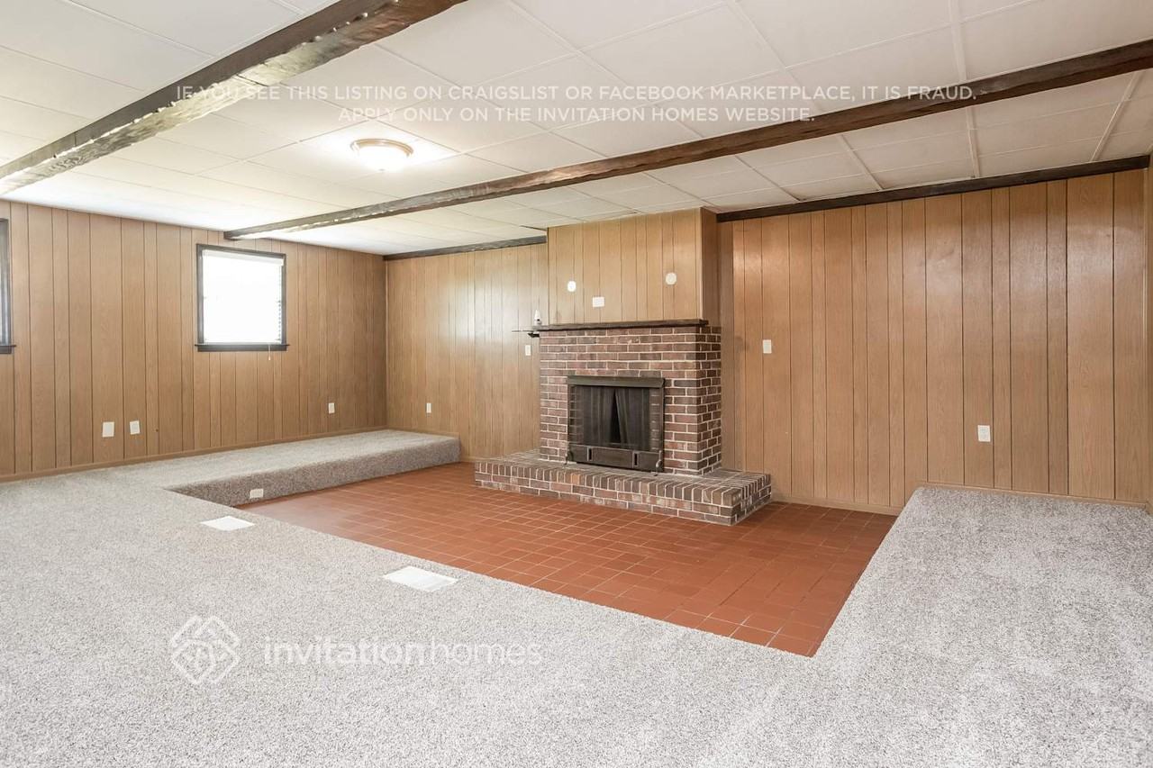 1321 Laura Ln - Photo 3 of 18